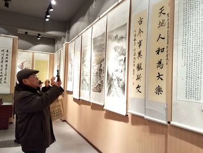 翰墨繪豐年，丹青頌鄉(xiāng)情——許昌市農(nóng)民書畫院首屆農(nóng)民書畫展開(kāi)幕